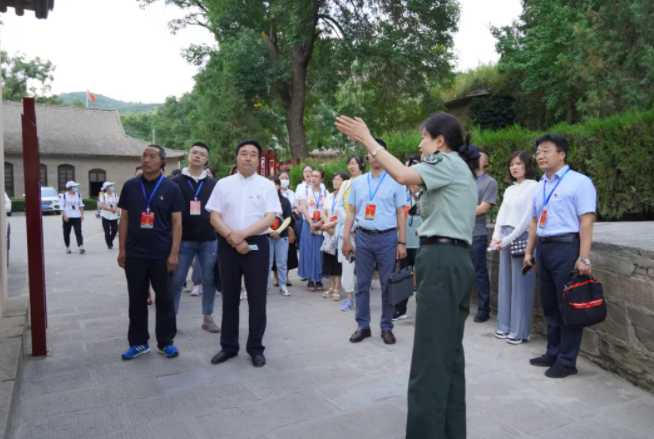 牢記革命歷史 賡續(xù)紅色血脈——黑龍江生物科技職業(yè)學(xué)院在延安大學(xué)澤東干部學(xué)院舉辦思想政治教育培訓(xùn)班