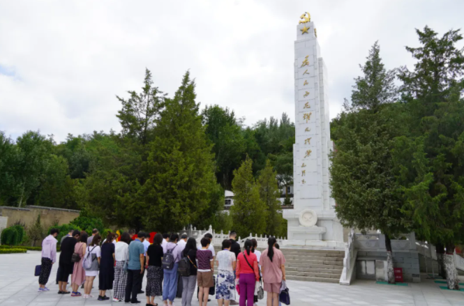 牢記革命歷史 賡續(xù)紅色血脈——黑龍江生物科技職業(yè)學(xué)院在延安大學(xué)澤東干部學(xué)院舉辦思想政治教育培訓(xùn)班